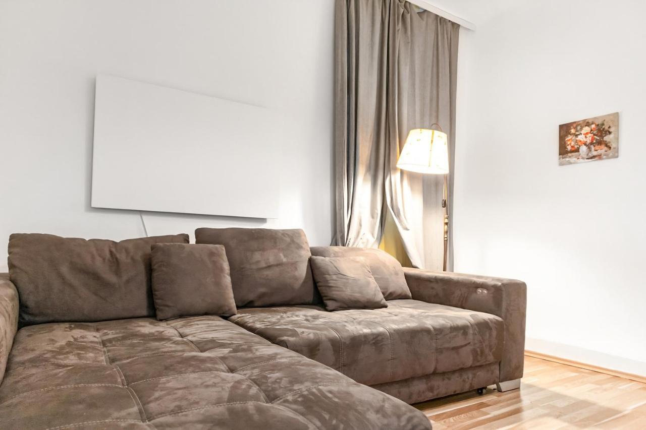 Budget 2br Well Connected To The Whole Apartment Wien