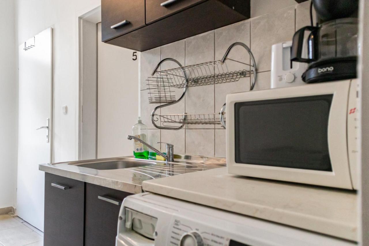 Apartment Budget 2br Well Connected To The Whole *