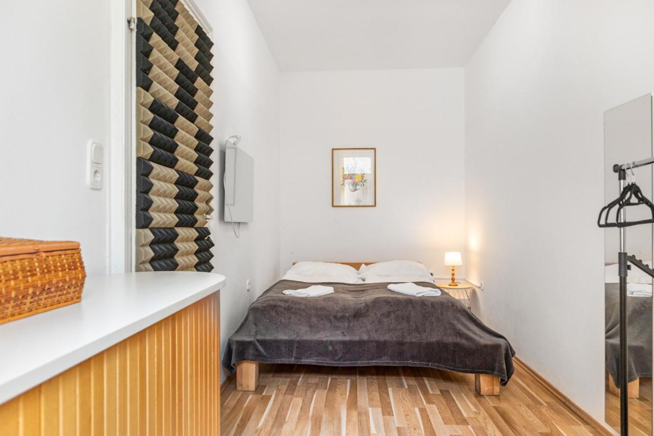 Apartment Budget 2br Well Connected To The Whole *